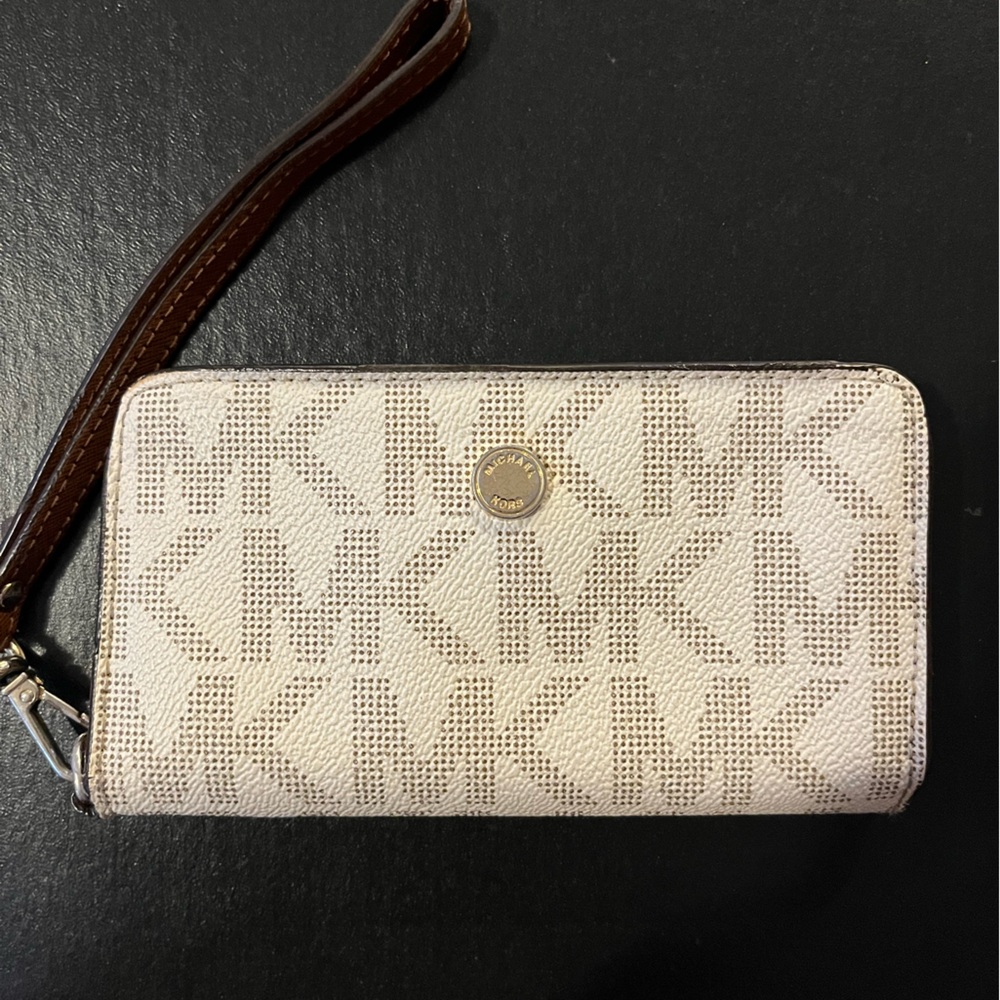 Michael Kors White Cream Brown Monogram
Wallet Wristlet